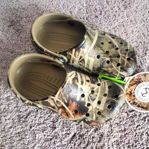 NWT Camo Crocs kids size 4